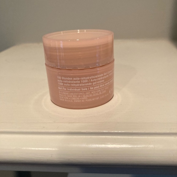 Clinique moisturize surge moisturizer NWT - Picture 11 of 12